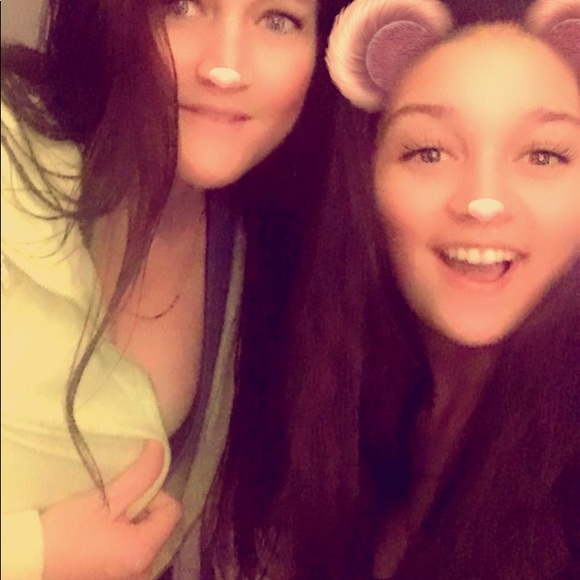 Meet your Posher, Melanie - Picture 2 of 3